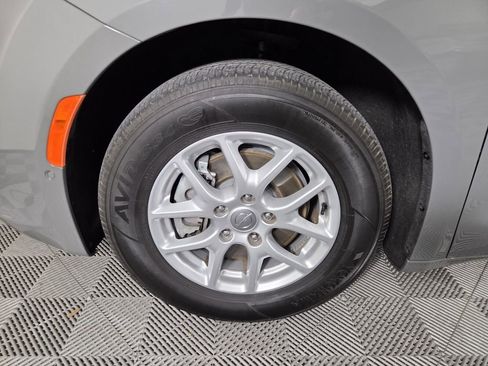 Certified 2020 Chrysler Pacifica Touring w/ Advanced Safetytec Group image 9