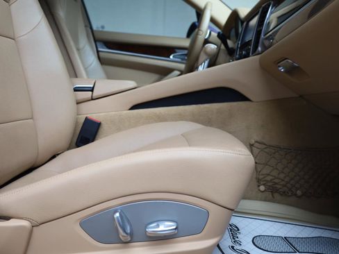 Used 2012 Porsche Panamera 4 image 30