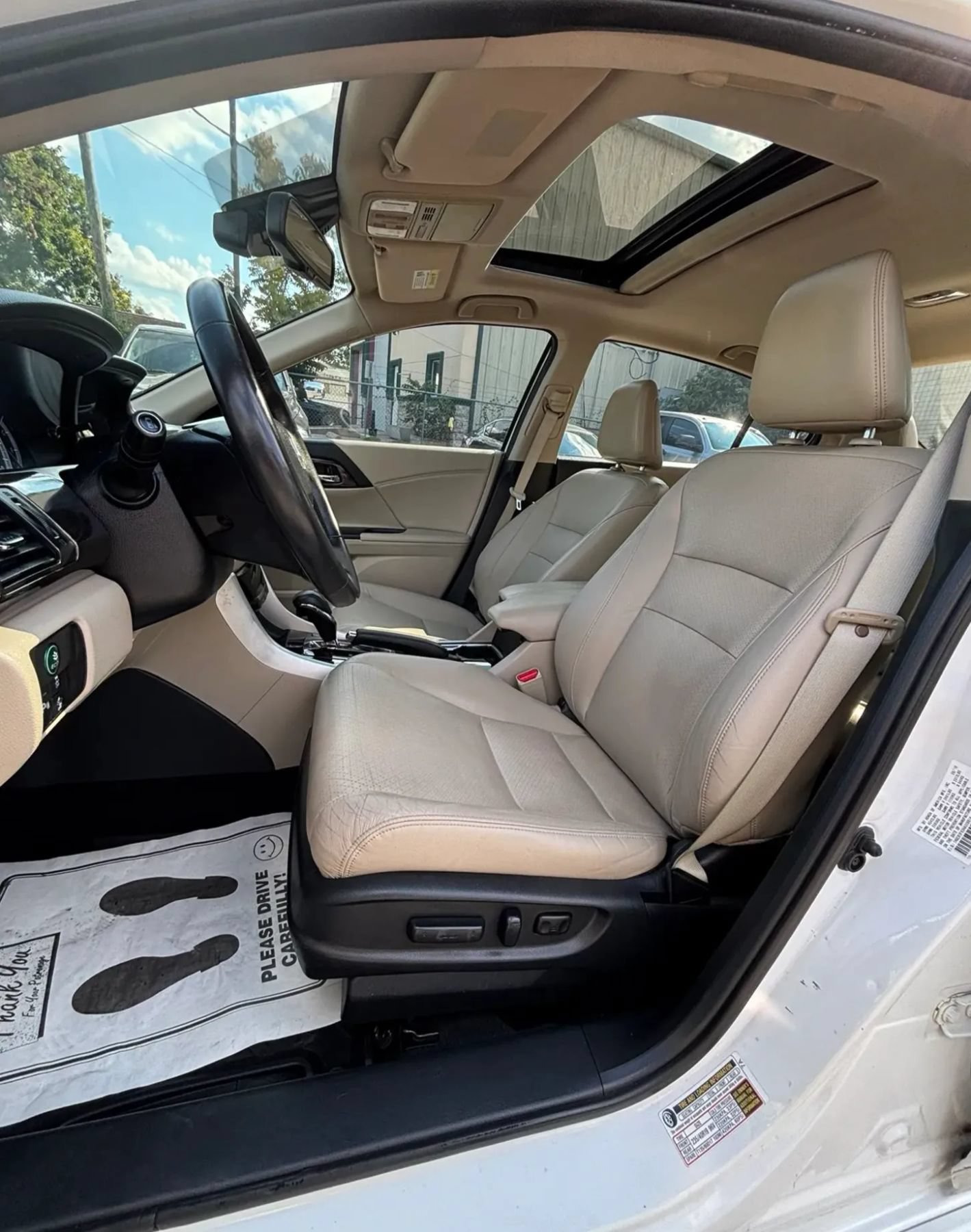 Used 2017 Honda Accord Touring image 12