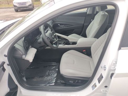 Used 2025 Hyundai Elantra Limited FWD image 33