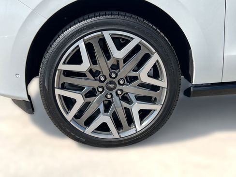 Used 2025 Ford Expedition Platinum w/ Platinum Ultimate Package image 12