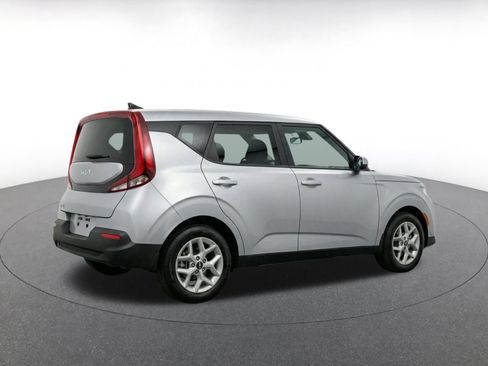 Used 2025 Kia Soul LX w/ LX Technology Package FWD image 9