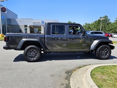 New 2025 Jeep Gladiator Sport image 14