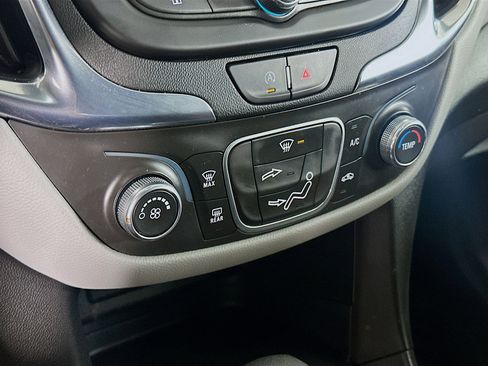 Used 2022 Chevrolet Equinox LS w/ LS Convenience Package image 22