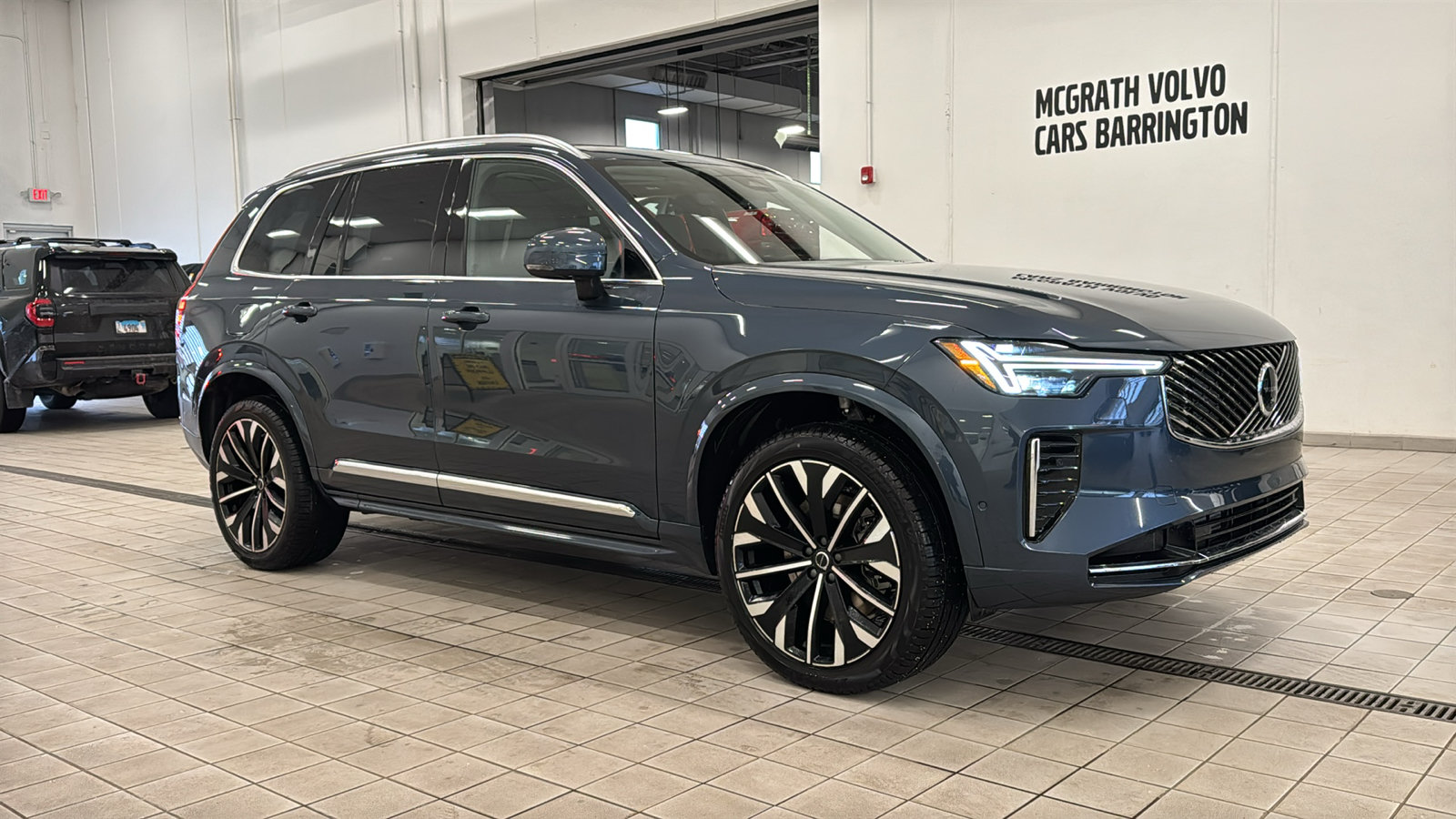 New 2026 Volvo XC90 T8 Plus w/ Protection Package Premier AWD/4WD image 3