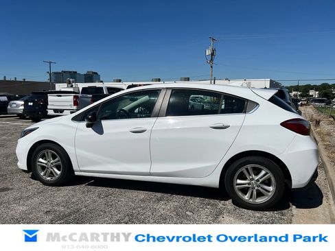 Used 2017 Chevrolet Cruze LT w/ Convenience Package FWD image 4