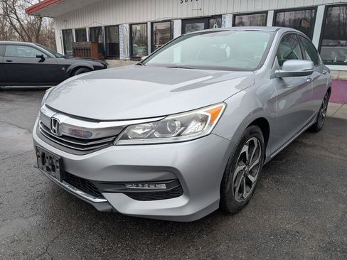 Used 2017 Honda Accord EX-L image 3
