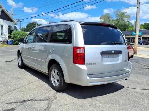Used 2010 Dodge Grand Caravan Hero w/ Popular Equipment Group FWD image 2