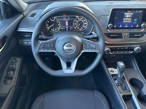 Used 2025 Nissan Altima 2.5 SV image 27