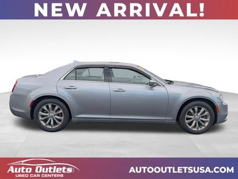 Used 2018 Chrysler 300 Limited AWD/4WD image 8