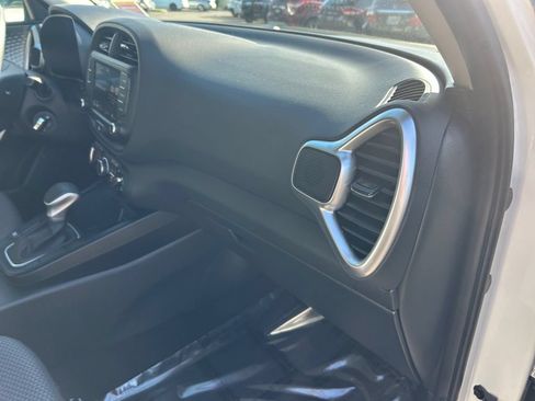 Used 2025 Kia Soul LX FWD image 26