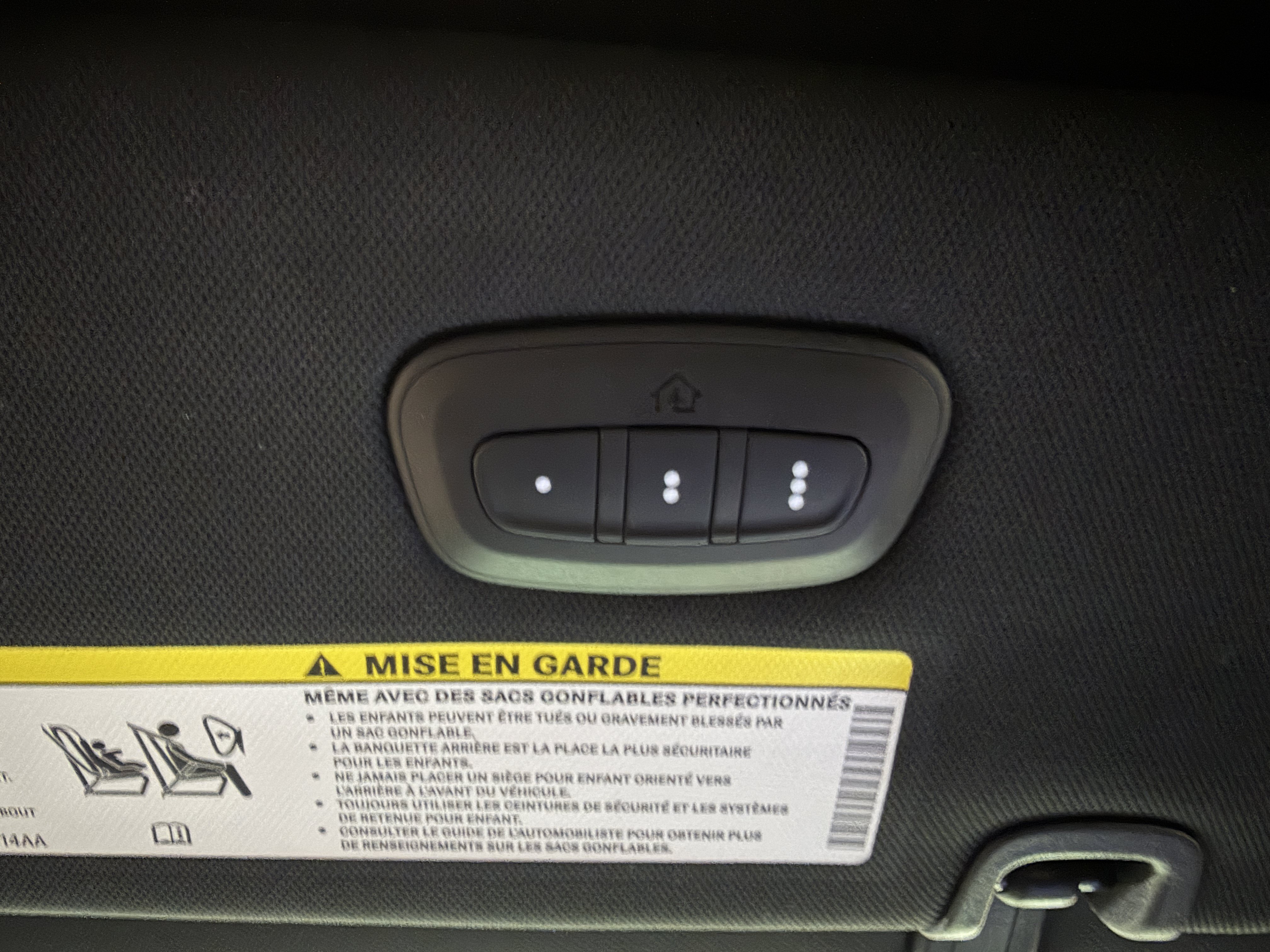Used 2025 Chrysler Pacifica Limited FWD image 32