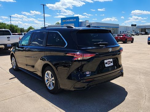 Used 2021 Toyota Sienna XSE w/ XSE Plus Package AWD/4WD image 7