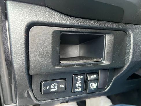 Used 2017 Toyota Tacoma TRD Sport w/ Tow Package image 32