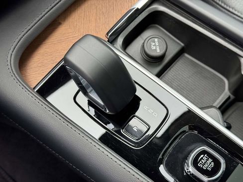 Certified 2023 Volvo XC90 B6 Plus image 28