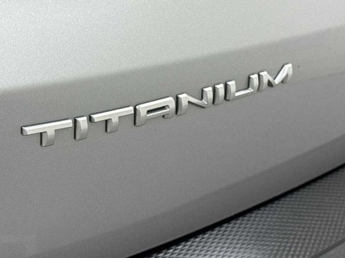 Used 2021 Ford Escape Titanium image 28