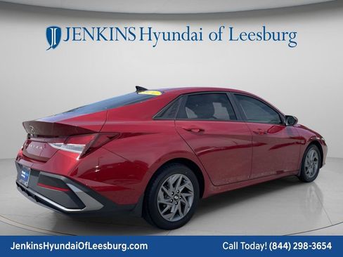 Certified 2024 Hyundai Elantra SEL FWD image 3