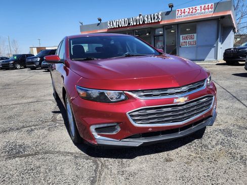 Used 2018 Chevrolet Malibu LT w/ Driver Confidence Package FWD image 6