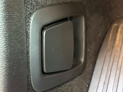 Used 2023 Volvo XC60 T8 Plus AWD/4WD image 28