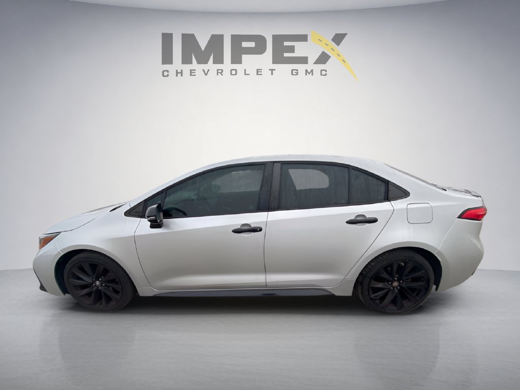 Used 2022 Toyota Corolla SE FWD image 2