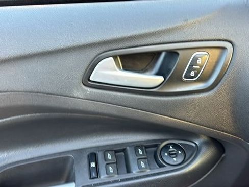 Used 2018 Ford Escape SE FWD image 9