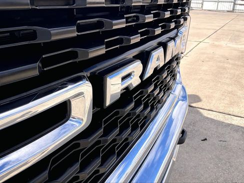 Used 2024 RAM 2500 Big Horn AWD/4WD image 28