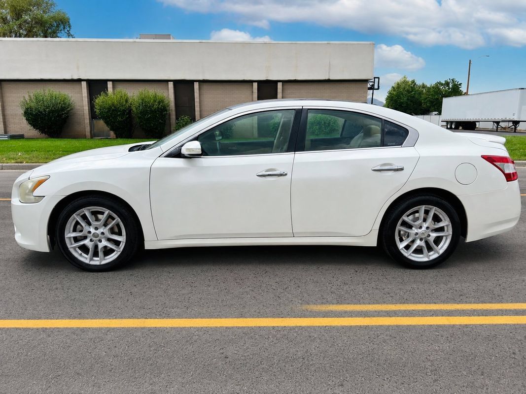 Used 2010 Nissan Maxima 3.5 SV w/ Premium Pkg FWD image 2