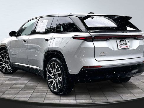 Used 2025 Jeep Wagoneer S Limited image 2