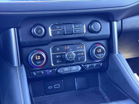 Used 2023 Chevrolet Suburban Premier w/ Advanced Technology Package image 30