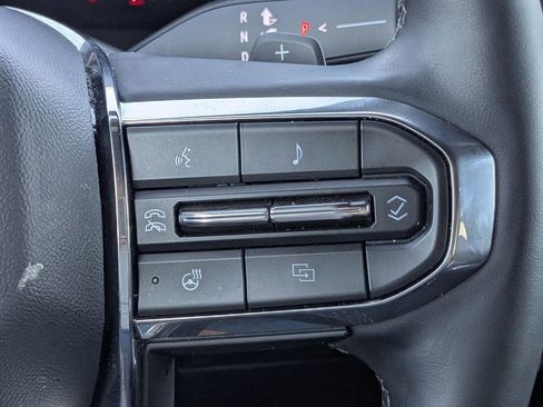 Used 2025 GMC Acadia Elevation image 28