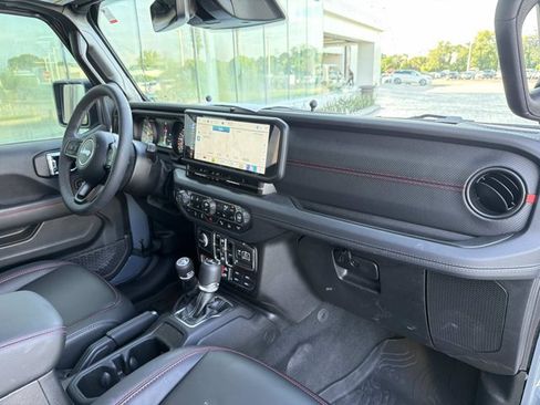 Used 2025 Jeep Wrangler Unlimited Rubicon AWD/4WD image 20