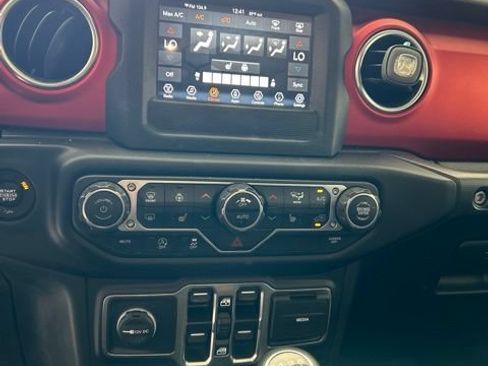 Used 2019 Jeep Wrangler Unlimited Rubicon w/ Cold Weather Group AWD/4WD image 7
