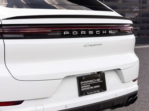 Certified 2025 Porsche Cayenne Coupe AWD/4WD image 12