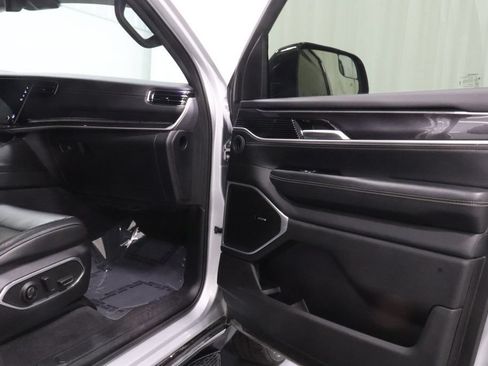 Certified 2024 Jeep Wagoneer 4WD image 14