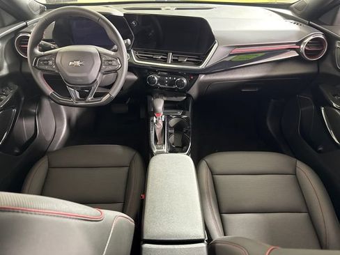 Used 2024 Chevrolet Trax RS w/ Sunroof Package FWD image 23