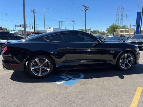 Used 2017 Ford Mustang GT RWD image 4