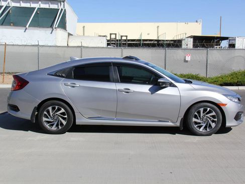 Used 2017 Honda Civic EX image 4