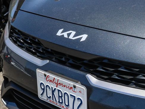 Used 2023 Kia Forte LXS FWD image 3