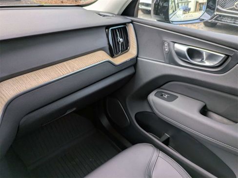 New 2026 Volvo XC60 B5 Core image 18