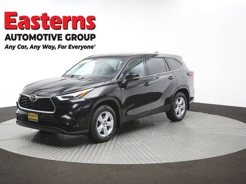 Used 2022 Toyota Highlander LE AWD/4WD image 58