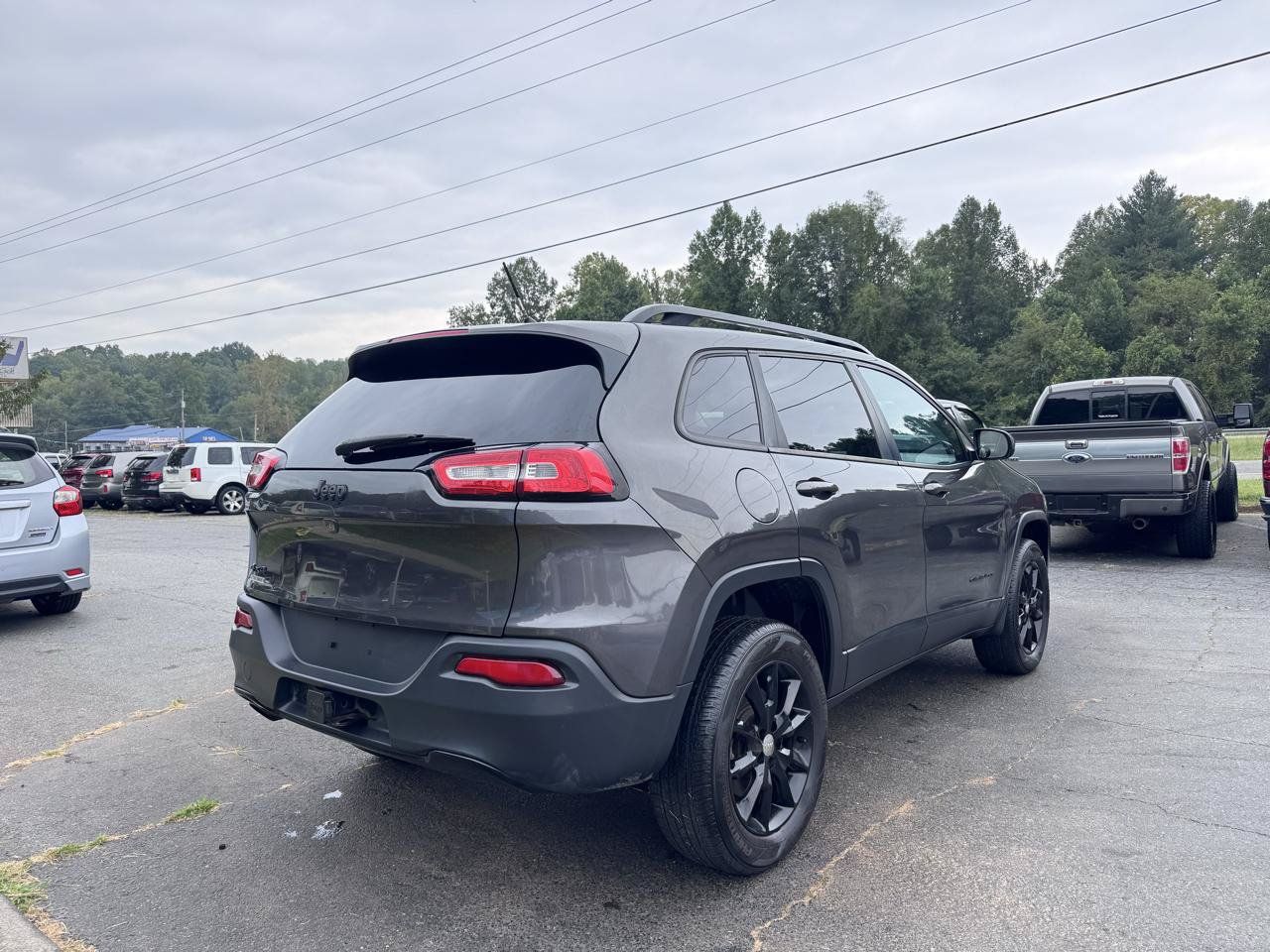 Used 2014 Jeep Cherokee Latitude w/ Cold Weather Group AWD/4WD image 5
