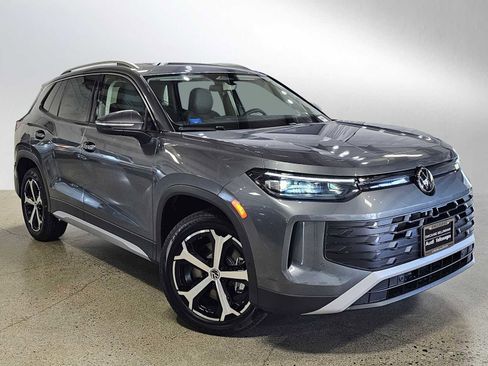 New 2026 Volkswagen Tiguan SE image 1