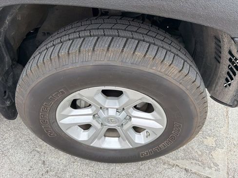 Used 2015 Toyota 4Runner SR5 image 4