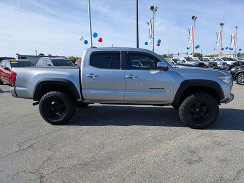 Used 2018 Toyota Tacoma SR w/ SR Convenience Package image 3