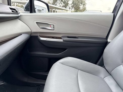Used 2024 Toyota Sienna XLE image 24