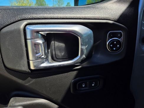 Used 2024 Jeep Gladiator Sport image 12