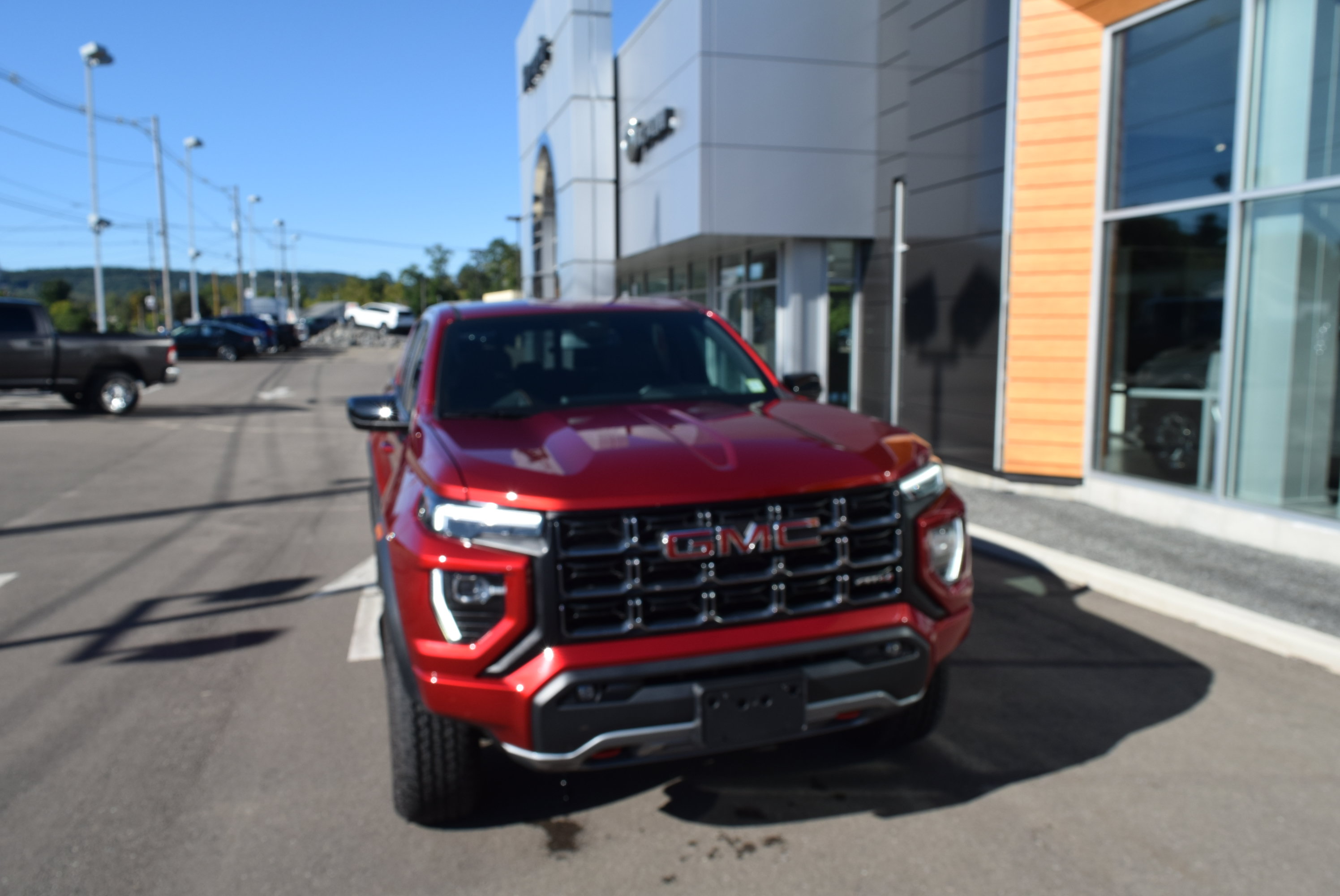 Used 2024 GMC Canyon AT4 AWD/4WD image 2