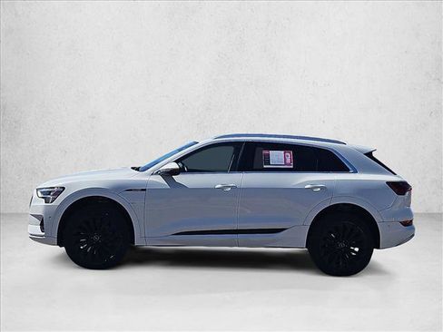 Used 2019 Audi e-tron Prestige w/ Prestige Package image 9