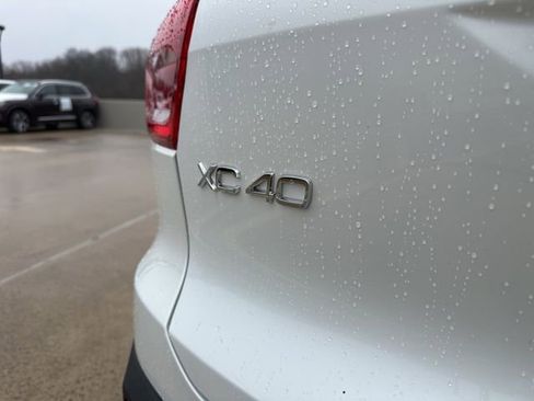 Certified 2024 Volvo XC40 B5 Plus w/ Protection Package Premier AWD/4WD image 38