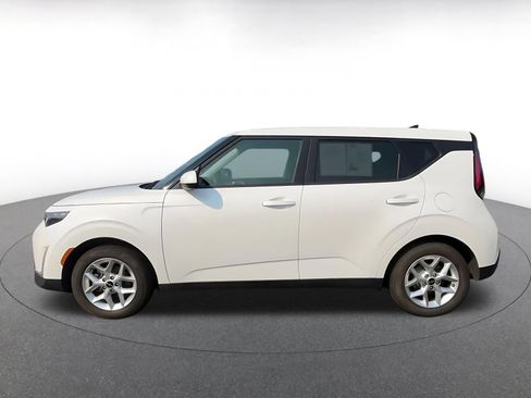 Used 2025 Kia Soul LX w/ LX Technology Package FWD image 9